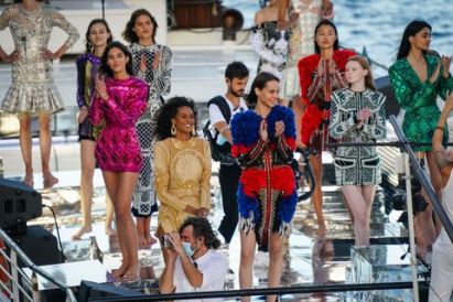 general-view-of-cindy-bruna-and-models-posing-during-the-news-photo-1594031164